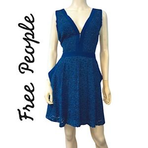 FREE PEOPLE.NWT.Beautiful “LOVELY IN LACE”. Brilliant blue cutout midi dress.L